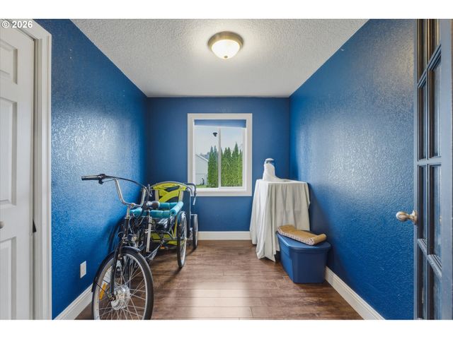 1215 30TH Ave, Longview, WA 98632