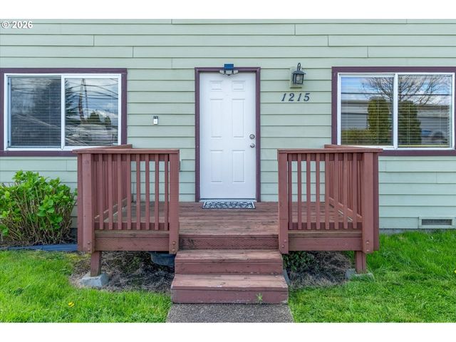 1215 30TH Ave, Longview, WA 98632