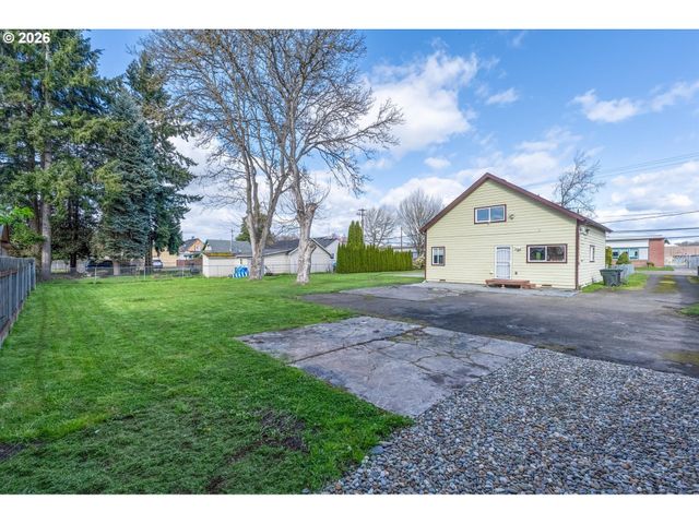 1215 30TH Ave, Longview, WA 98632