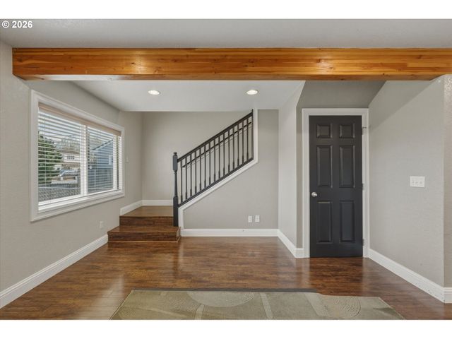 1215 30TH Ave, Longview, WA 98632