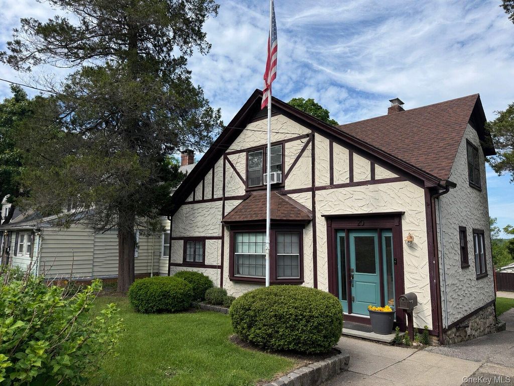 20 Hillside Avenue, Huntington, NY 11743