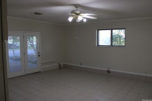 1204 W GOODWIN ST, Pleasanton, TX 78064