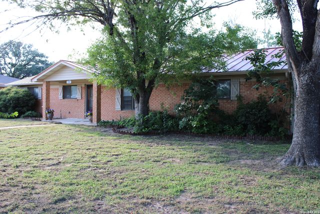 1204 W GOODWIN ST, Pleasanton, TX 78064