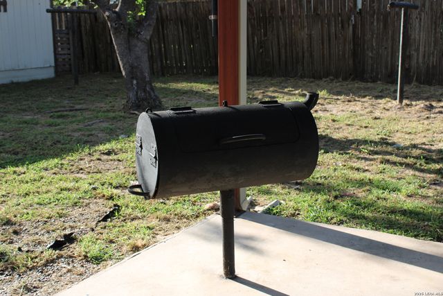 1204 W GOODWIN ST, Pleasanton, TX 78064