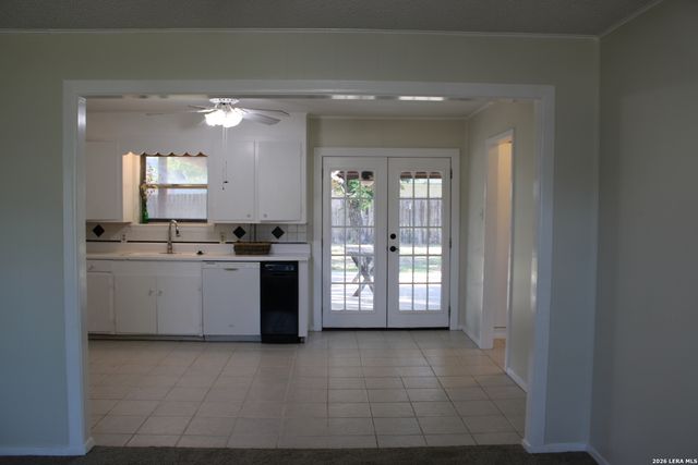 1204 W GOODWIN ST, Pleasanton, TX 78064