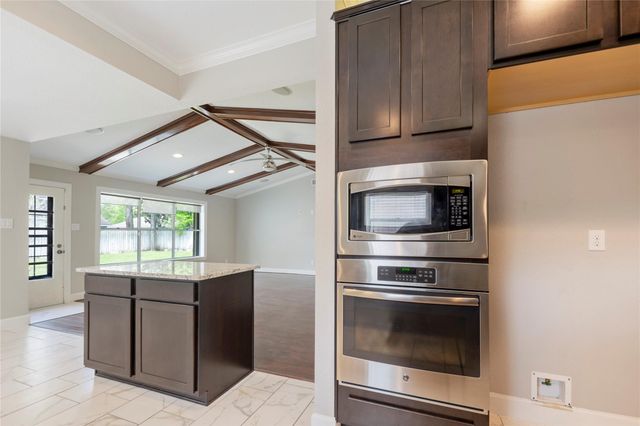 4023 Bayou Grove Drive, Seabrook, TX 77586