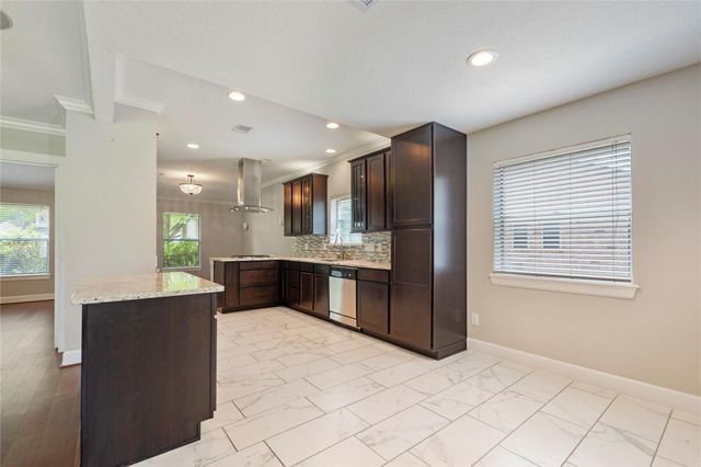4023 Bayou Grove Drive, Seabrook, TX 77586