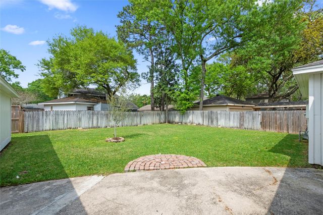 4023 Bayou Grove Drive, Seabrook, TX 77586