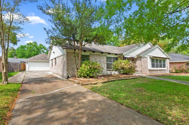 4023 Bayou Grove Drive, Seabrook, TX 77586