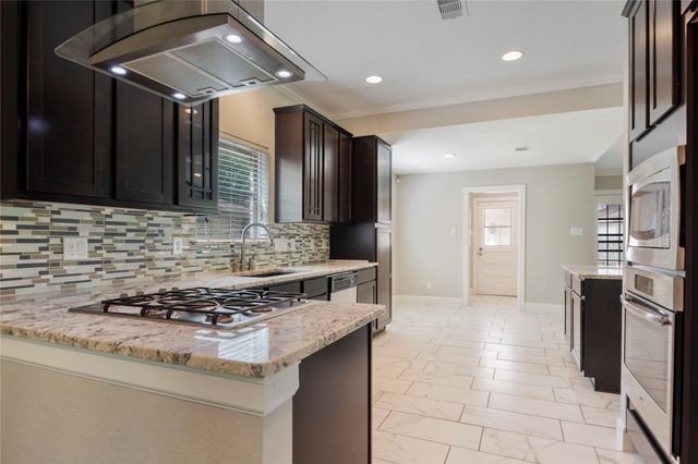 4023 Bayou Grove Drive, Seabrook, TX 77586
