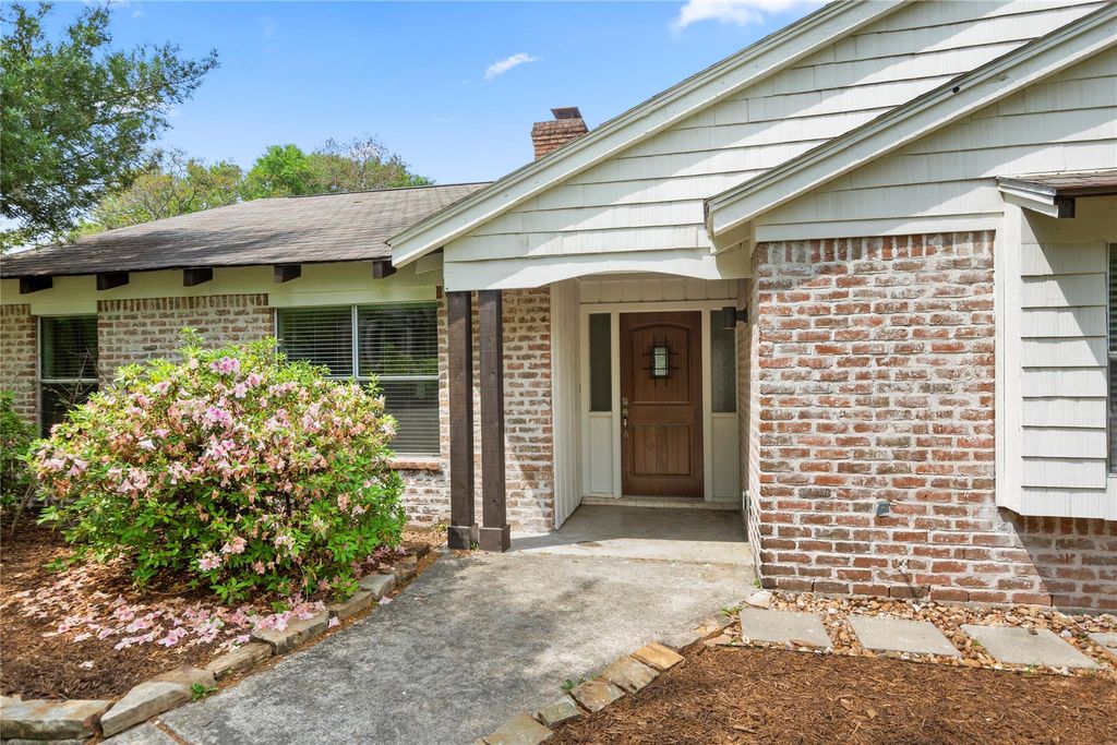 4023 Bayou Grove Drive, Seabrook, TX 77586