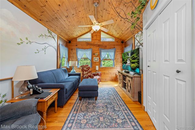 1982 E Coon Lake Road, Howell, MI 48843