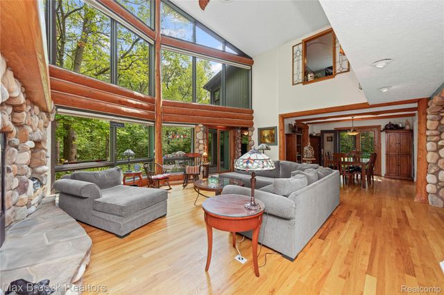 1982 E Coon Lake Road, Howell, MI 48843