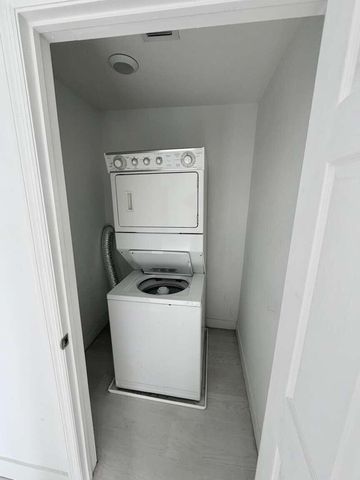 7516 NE 1 Avenue 302, Miami, FL 33138