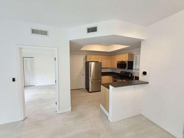 7516 NE 1 Avenue 302, Miami, FL 33138