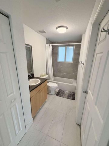 7516 NE 1 Avenue 302, Miami, FL 33138