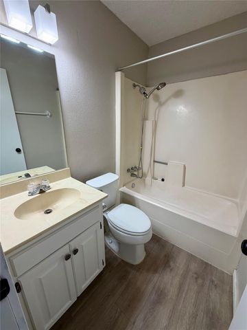 20800 Bonanza ST B, Lago Vista, TX 78645