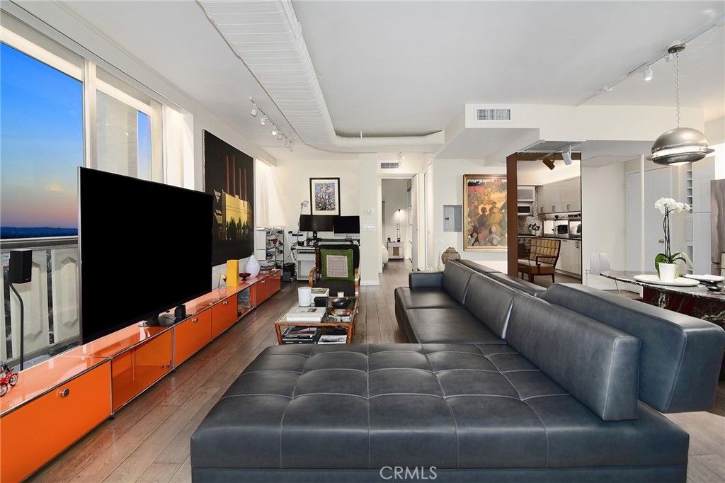 Image 10 of property listing at 4411 Los Feliz Boulevard 1007, Los Angeles, CA 90027