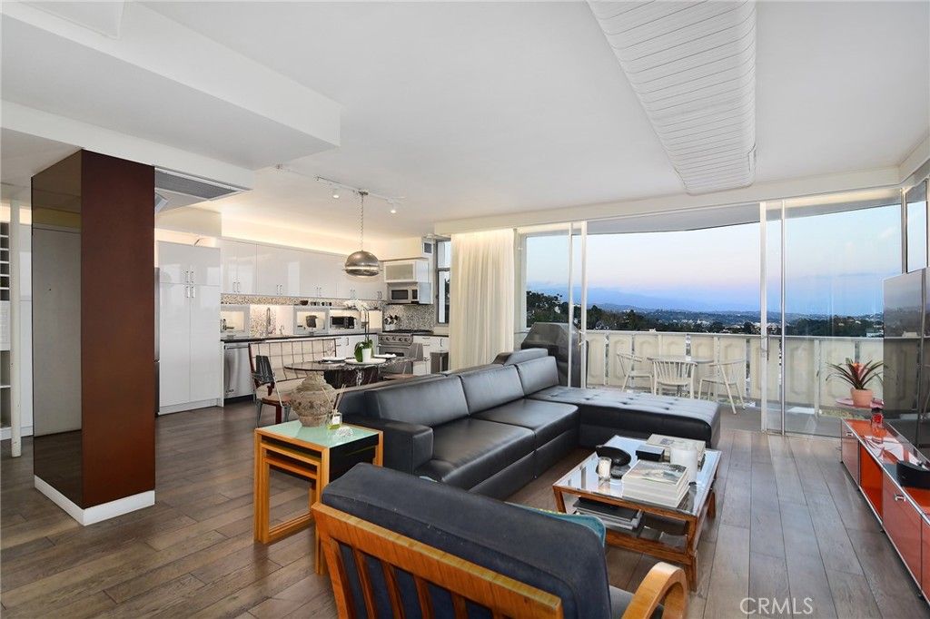 Image 5 of property listing at 4411 Los Feliz Boulevard 1007, Los Angeles, CA 90027