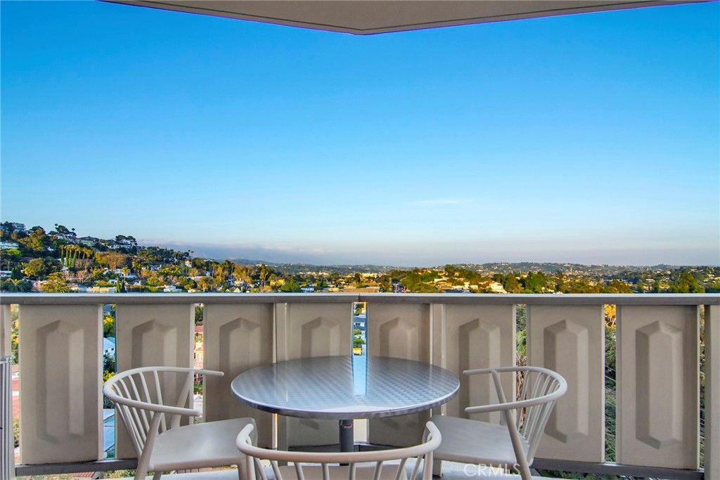 Image 8 of property listing at 4411 Los Feliz Boulevard 1007, Los Angeles, CA 90027