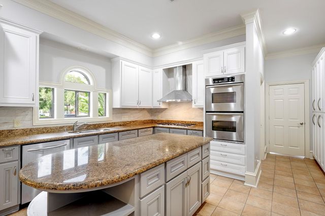 5519 Newcastle Street, Bellaire, TX 77401