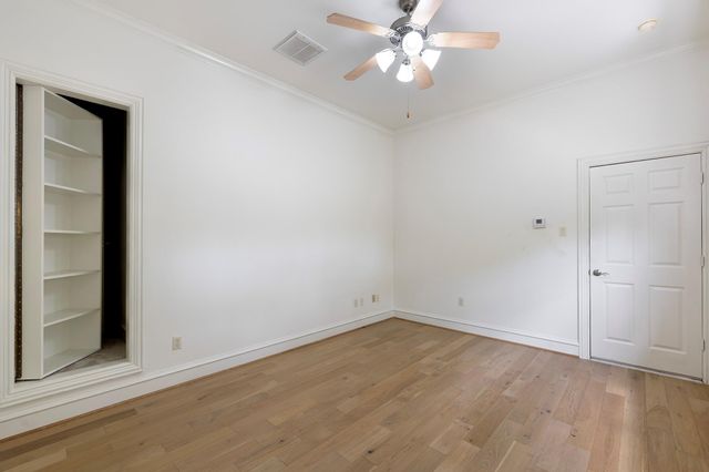 5519 Newcastle Street, Bellaire, TX 77401