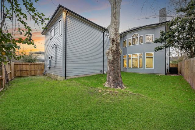 5519 Newcastle Street, Bellaire, TX 77401