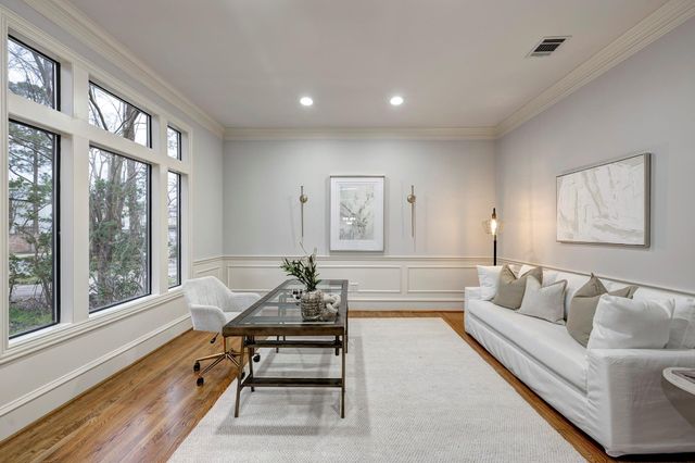 5519 Newcastle Street, Bellaire, TX 77401