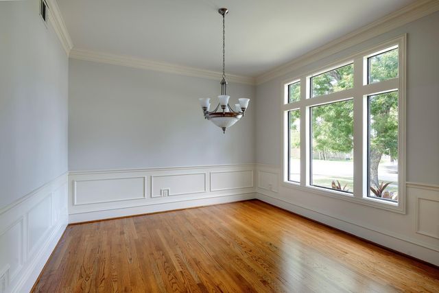 5519 Newcastle Street, Bellaire, TX 77401