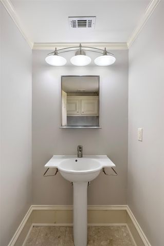 5519 Newcastle Street, Bellaire, TX 77401