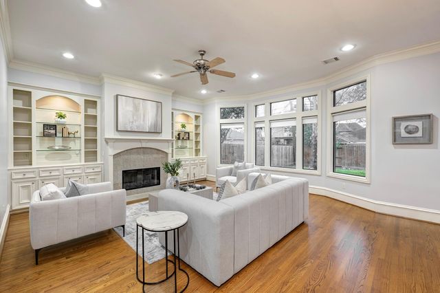 5519 Newcastle Street, Bellaire, TX 77401