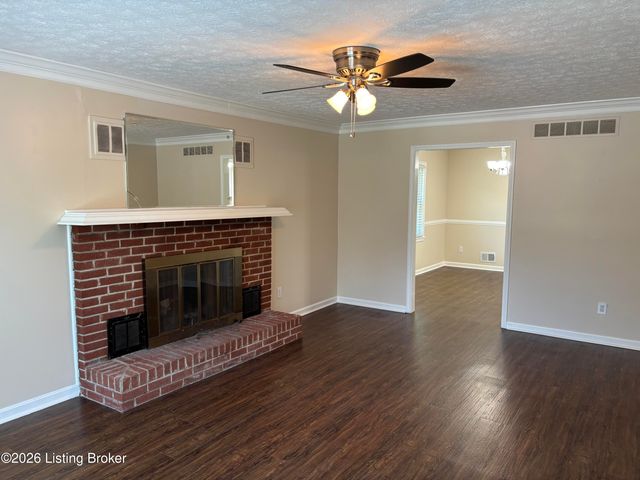 2414 High Pine Dr, Louisville, KY 40214