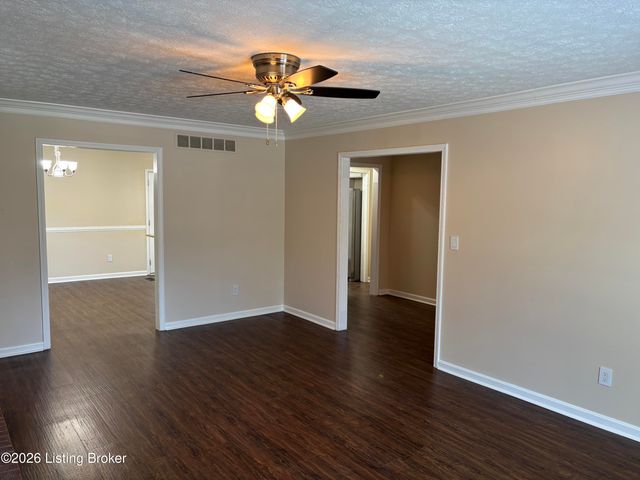 2414 High Pine Dr, Louisville, KY 40214