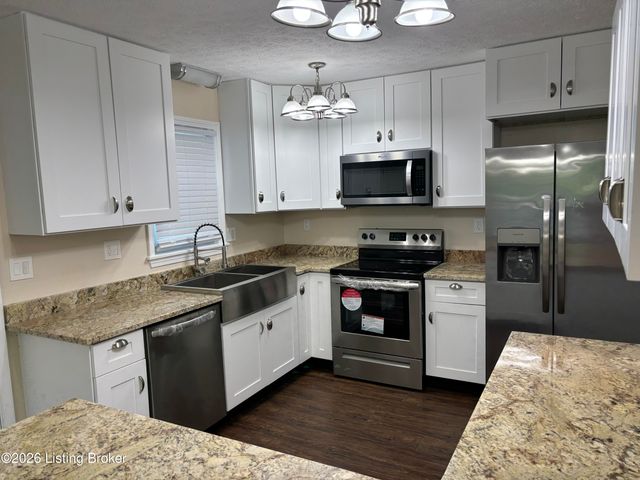 2414 High Pine Dr, Louisville, KY 40214