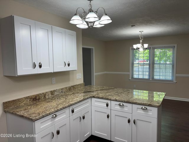 2414 High Pine Dr, Louisville, KY 40214