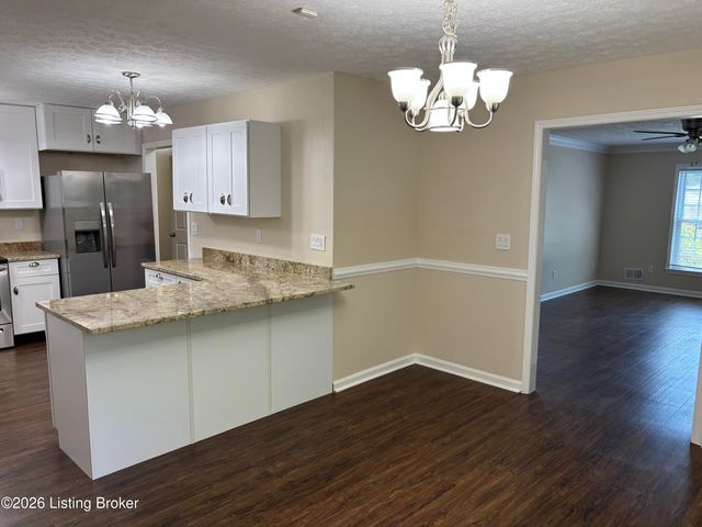 2414 High Pine Dr, Louisville, KY 40214
