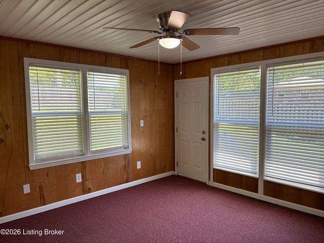 2414 High Pine Dr, Louisville, KY 40214