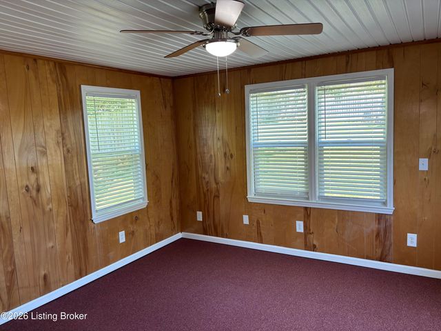 2414 High Pine Dr, Louisville, KY 40214