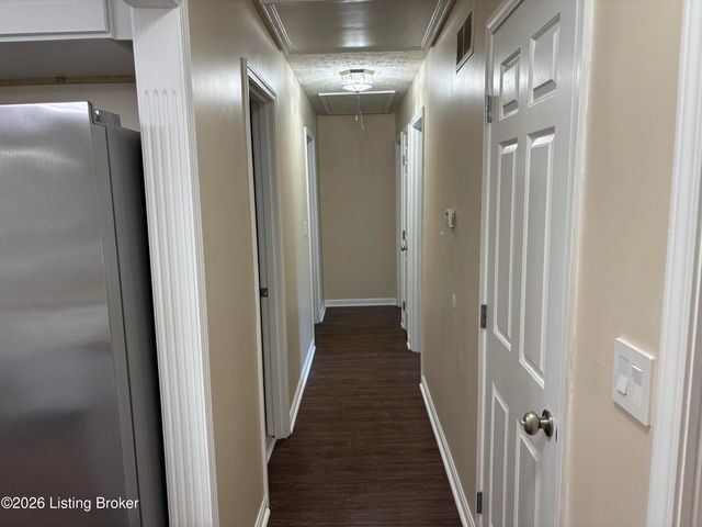 2414 High Pine Dr, Louisville, KY 40214