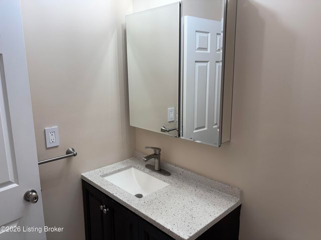 2414 High Pine Dr, Louisville, KY 40214