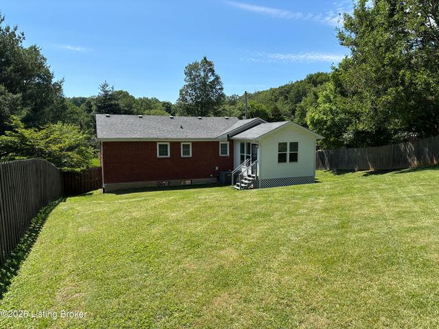 2414 High Pine Dr, Louisville, KY 40214