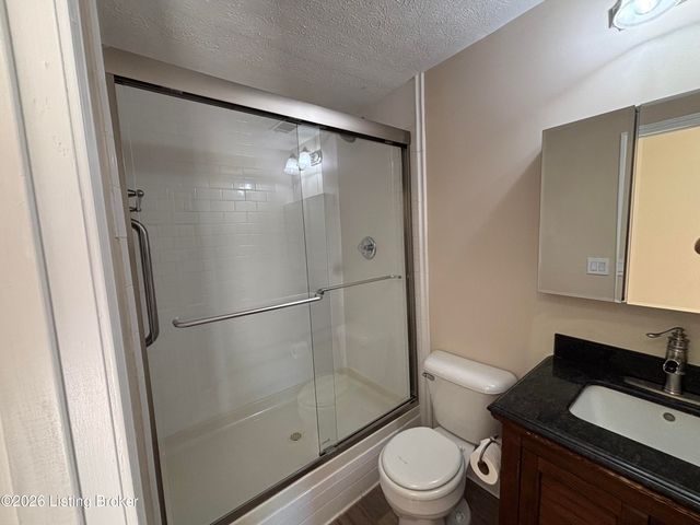 2414 High Pine Dr, Louisville, KY 40214