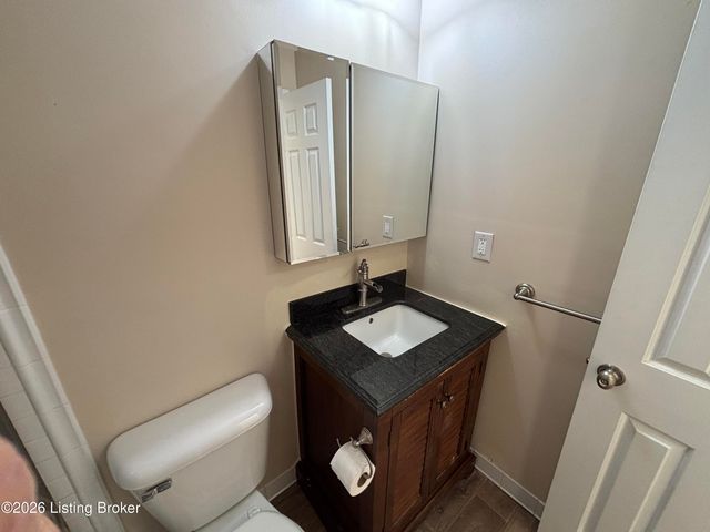 2414 High Pine Dr, Louisville, KY 40214