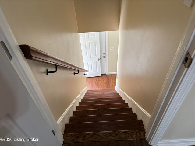 2414 High Pine Dr, Louisville, KY 40214