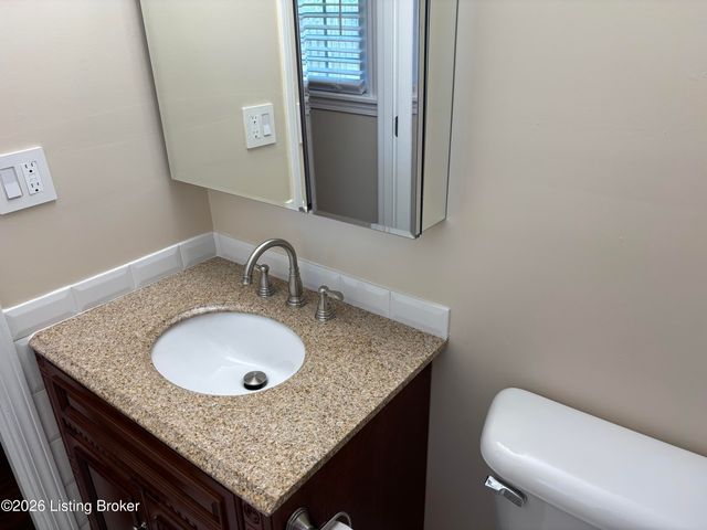 2414 High Pine Dr, Louisville, KY 40214