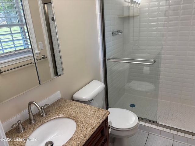 2414 High Pine Dr, Louisville, KY 40214