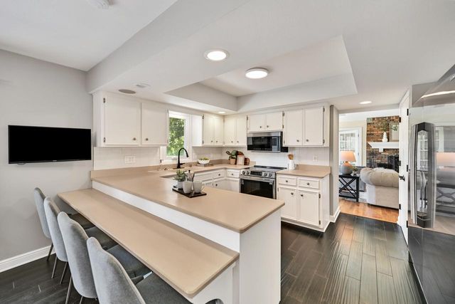 2626 W Ranch ROAD, Mequon, WI 53092