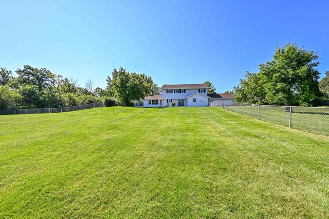 2626 W Ranch ROAD, Mequon, WI 53092