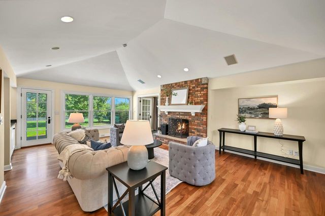 2626 W Ranch ROAD, Mequon, WI 53092