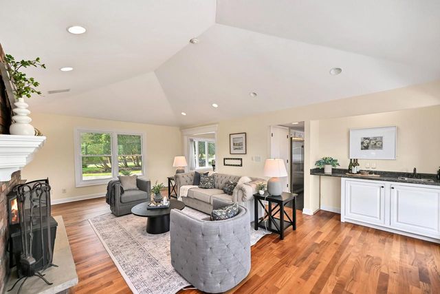 2626 W Ranch ROAD, Mequon, WI 53092
